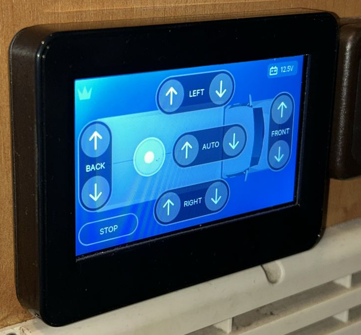 dynad-vip-hydraulic-levelsystem-motorhome-touchscreen-controlpanel dynad-vip-hydraulic-levelsystem-motorhome-touchscreen-controlpanel