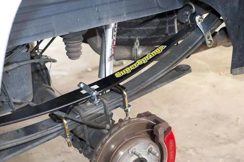 dynad-motorhome-accessories-auxiliary-suspension-ssa11-leafspring-installed dynad-motorhome-accessories-auxiliary-suspension-ssa11-leafspring-installed