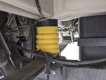 dynad-motorhome-accessories-auxiliary-suspension-sumosprings-ssr-313-54-installed-single dynad-motorhome-accessories-auxiliary-suspension-sumosprings-ssr-313-54-installed-single